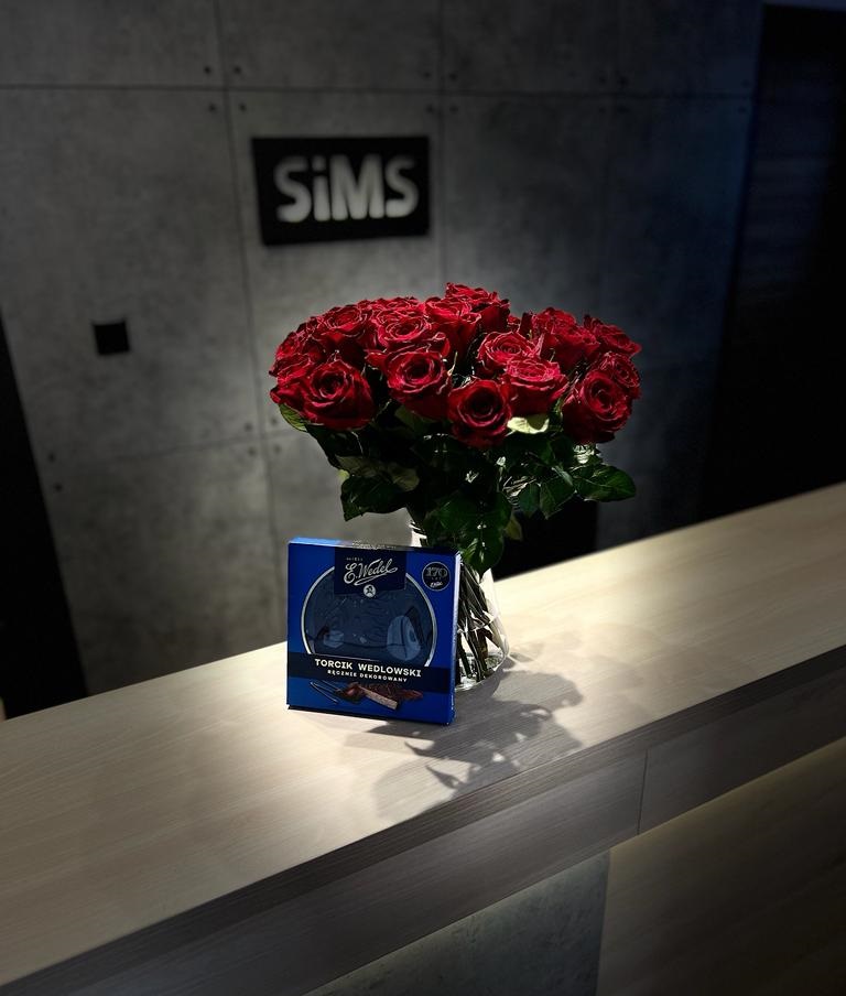 Życzenia z okazji Dnia Kobiet - Zakład Elektroniczny SIMS
