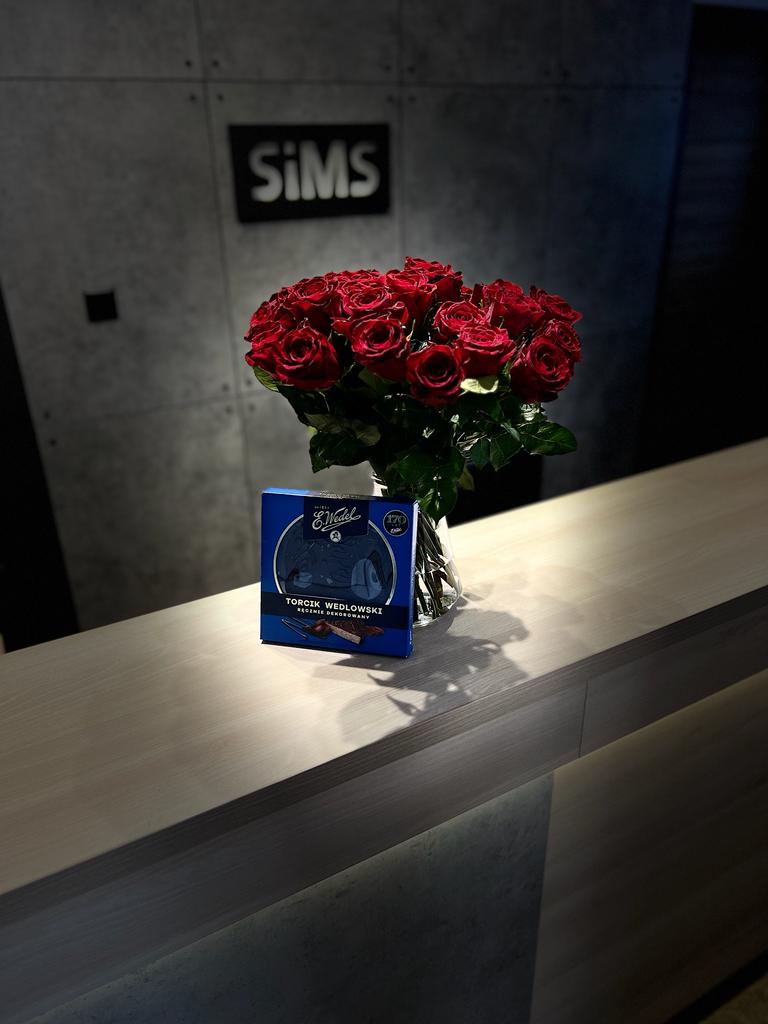 Dzień Kobiet - Zakład Elektroniczny SIMS